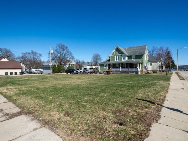 300 E LAKE STREET, Silver Lake, WI 53170