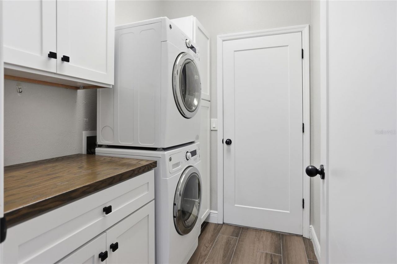 8 Winters Landing Drive, Oakland, FL 34787 Photo