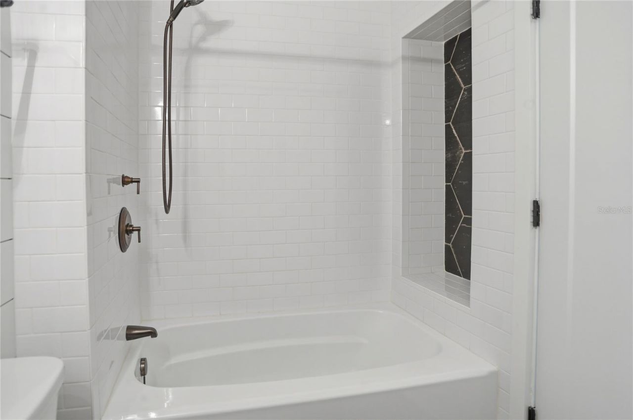 8 Winters Landing Drive, Oakland, FL 34787 Photo