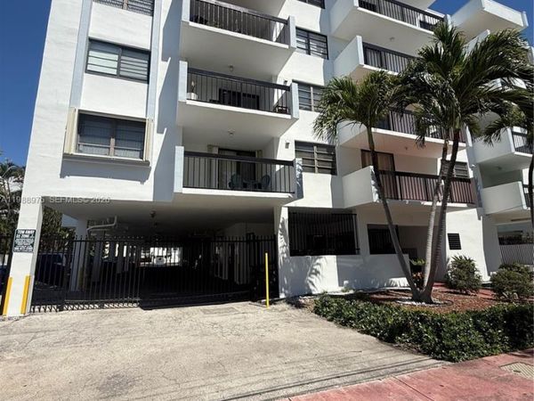 6937 Bay Dr , Miami Beach, FL 33141
