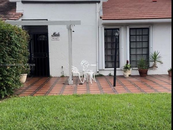 9347 SW 7th Ln , Miami, FL 33174