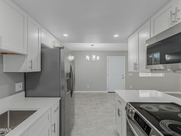 4733 E BELLEVIEW Street, Phoenix, AZ 85008