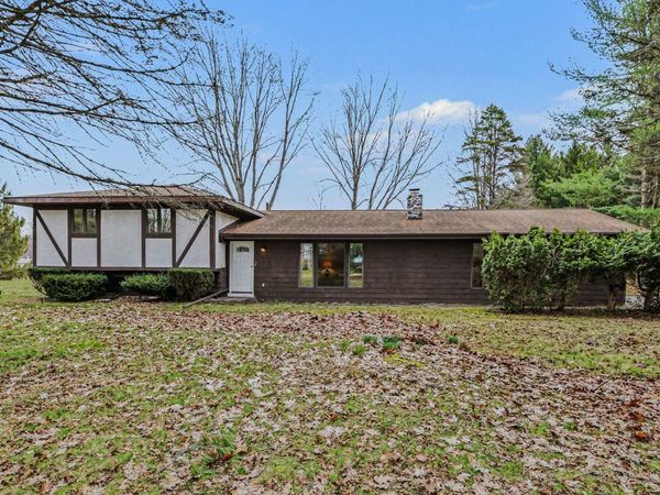 50507 Pleasant Street, Dowagiac, MI 49047