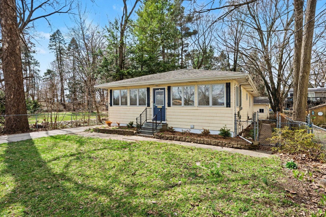 121 Hazen Street, Paw Paw, MI 49079 Main Photo