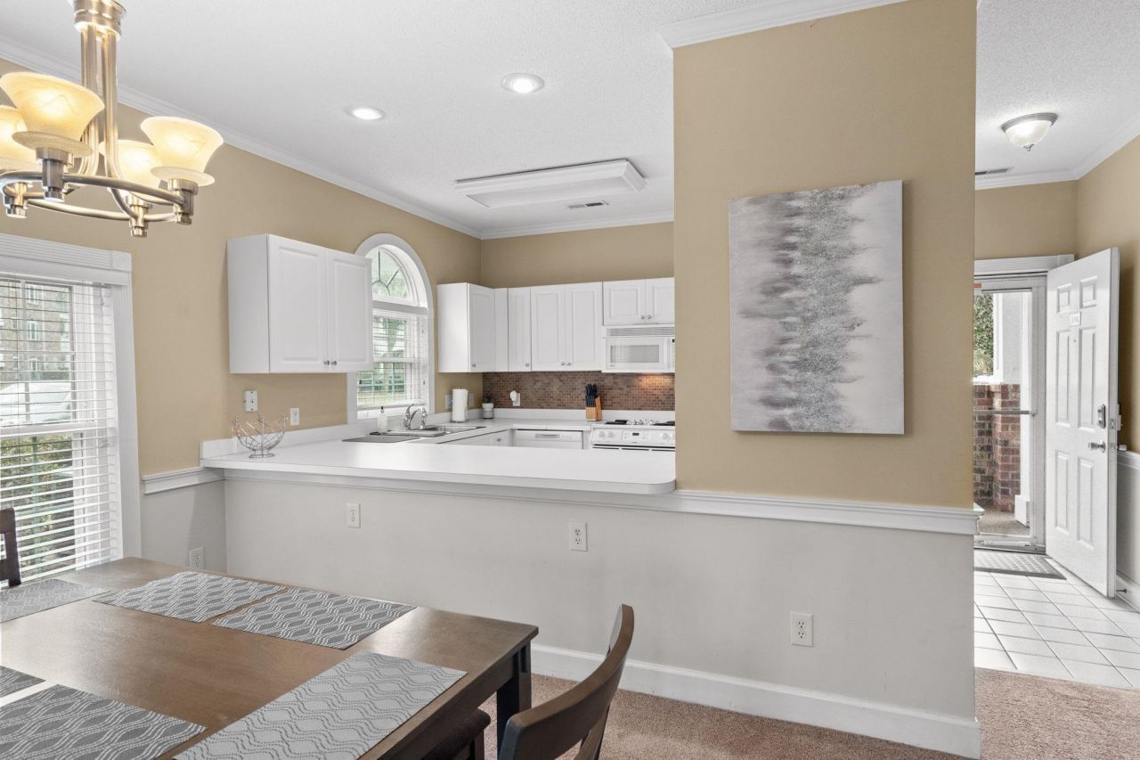 687 Riverwalk Dr.  Photo 12