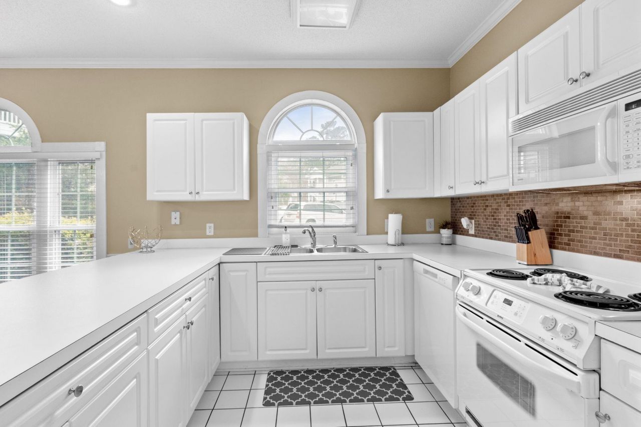 687 Riverwalk Dr.  Photo 13