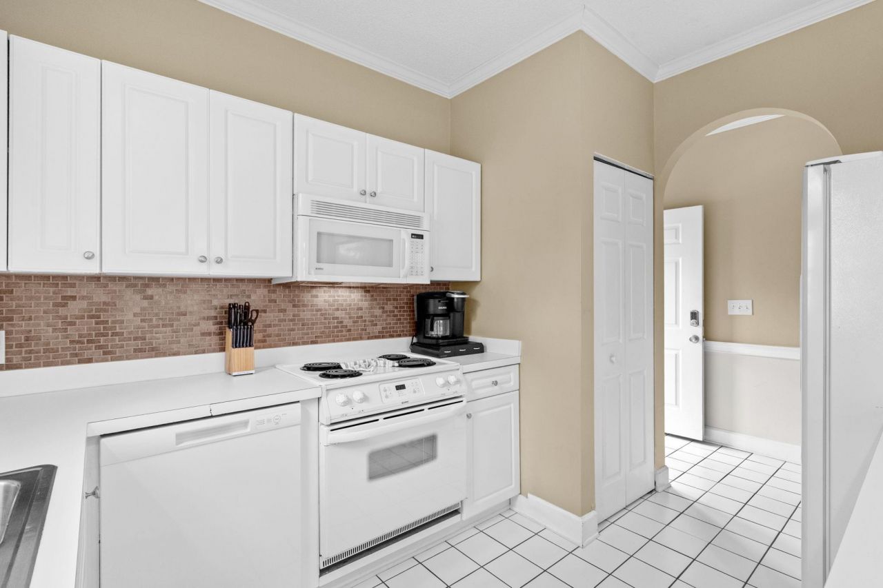 687 Riverwalk Dr.  Photo 14