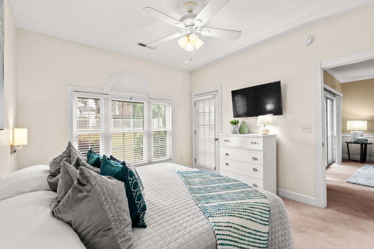 687 Riverwalk Dr.  Photo 22