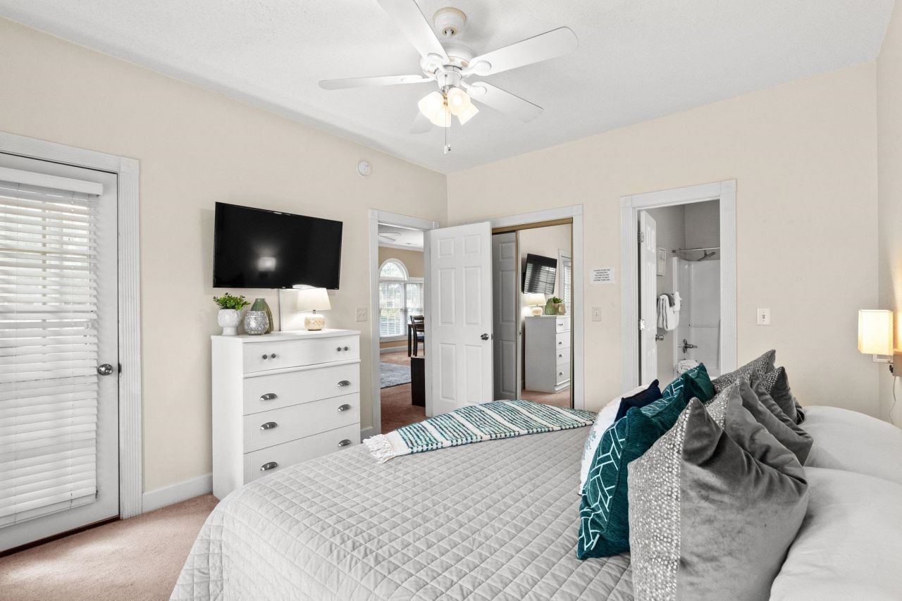 687 Riverwalk Dr.  Photo 23