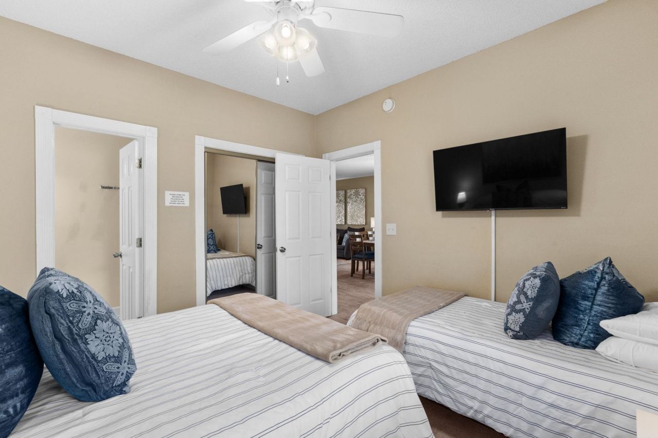 687 Riverwalk Dr.  Photo 26