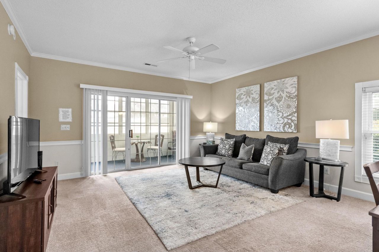 687 Riverwalk Dr.  Photo 6