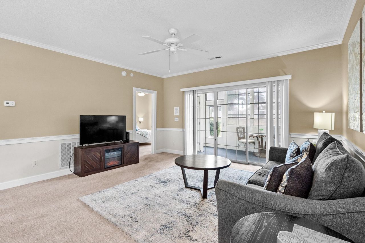 687 Riverwalk Dr.  Photo 7