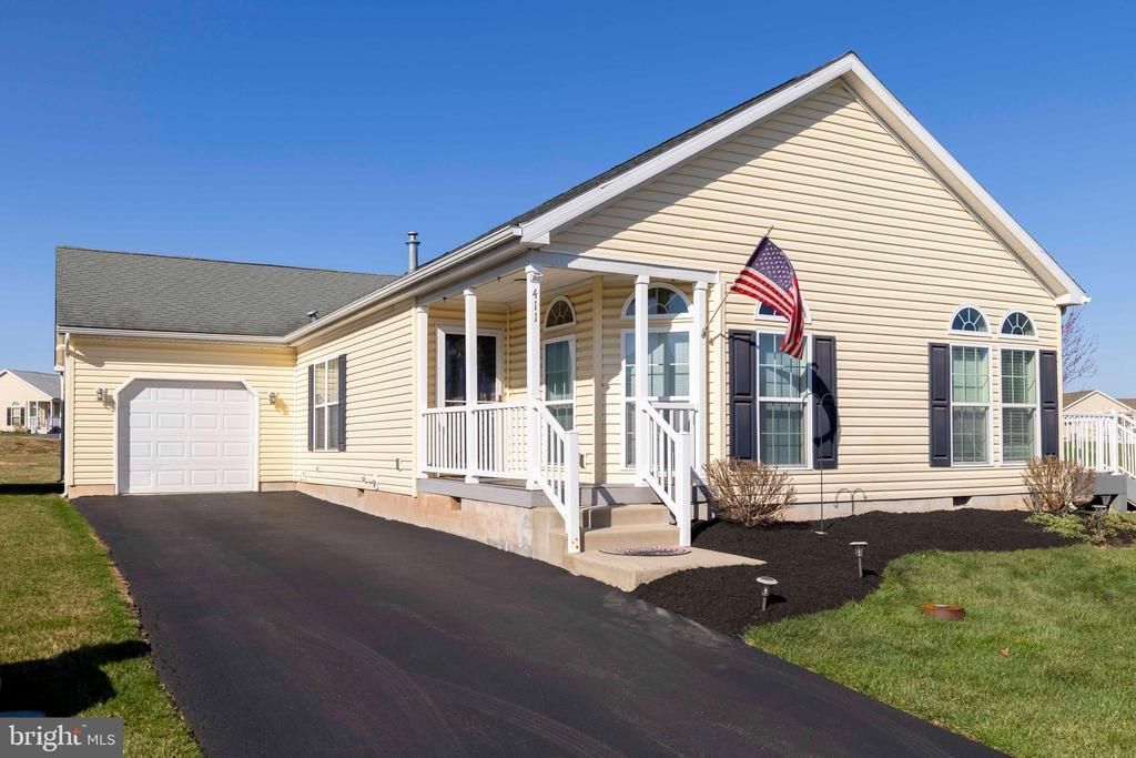 411 DANDELION DRIVE , BLUE BELL, PA 19422