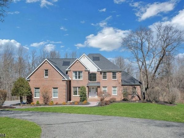 5 Noble Ct, Washington, NJ 07853