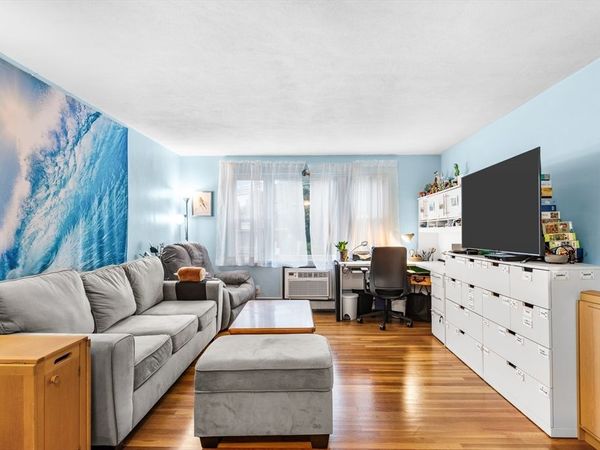 51 Warren, Unit 1-1, Waltham, MA 02453