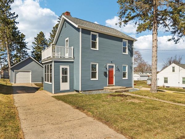 222 Hyde Park AVENUE, Waukesha, WI 53188