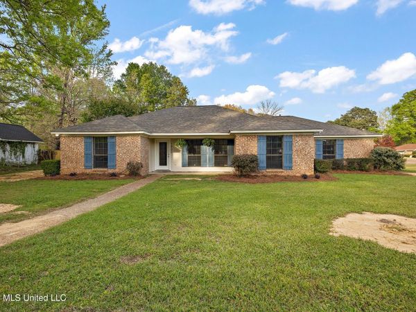 5900 Kristen Drive, Jackson, MS 39211