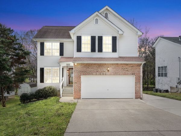 160 Waters Edge Ln, Hendersonville, TN 37075