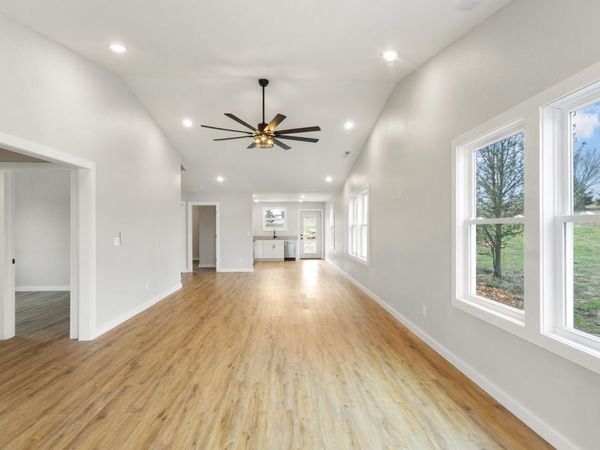 7938 N Blockade Village , Seligman, MO 65745