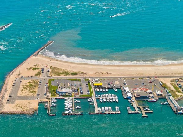 369 Dune Road, Hampton Bays, NY 11946