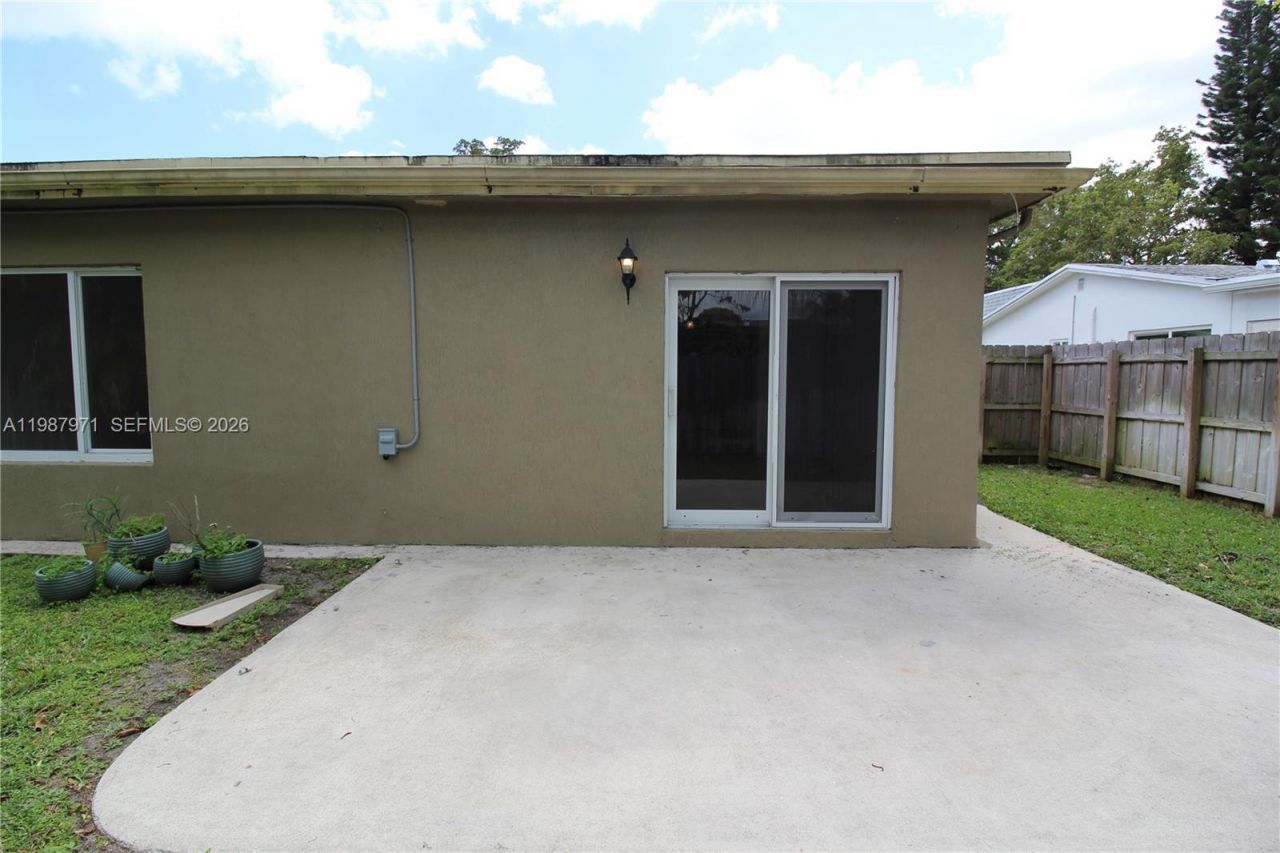 5160 SW 8th St , Margate, FL 33068 Photo