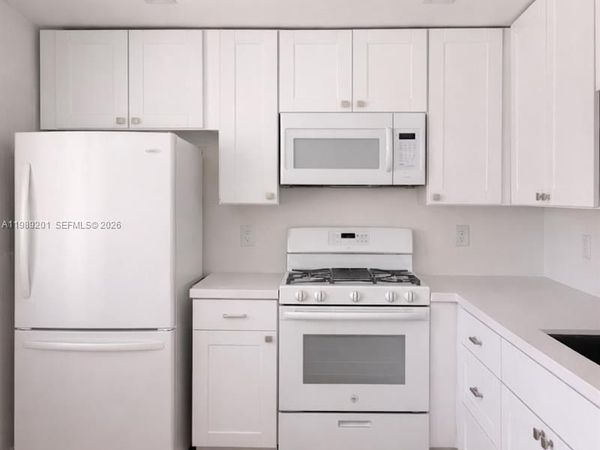 218 NE 12th Ave, Unit 302, Hallandale Beach, FL 33009