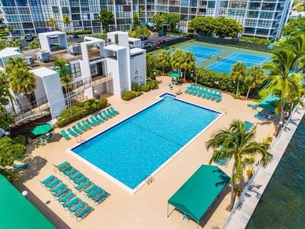 800 Parkview Dr, Unit 222, Hallandale Beach, FL 33009