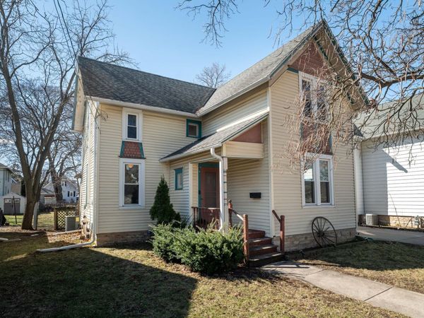 923 Beechwood Ave, Waukesha, WI 53186