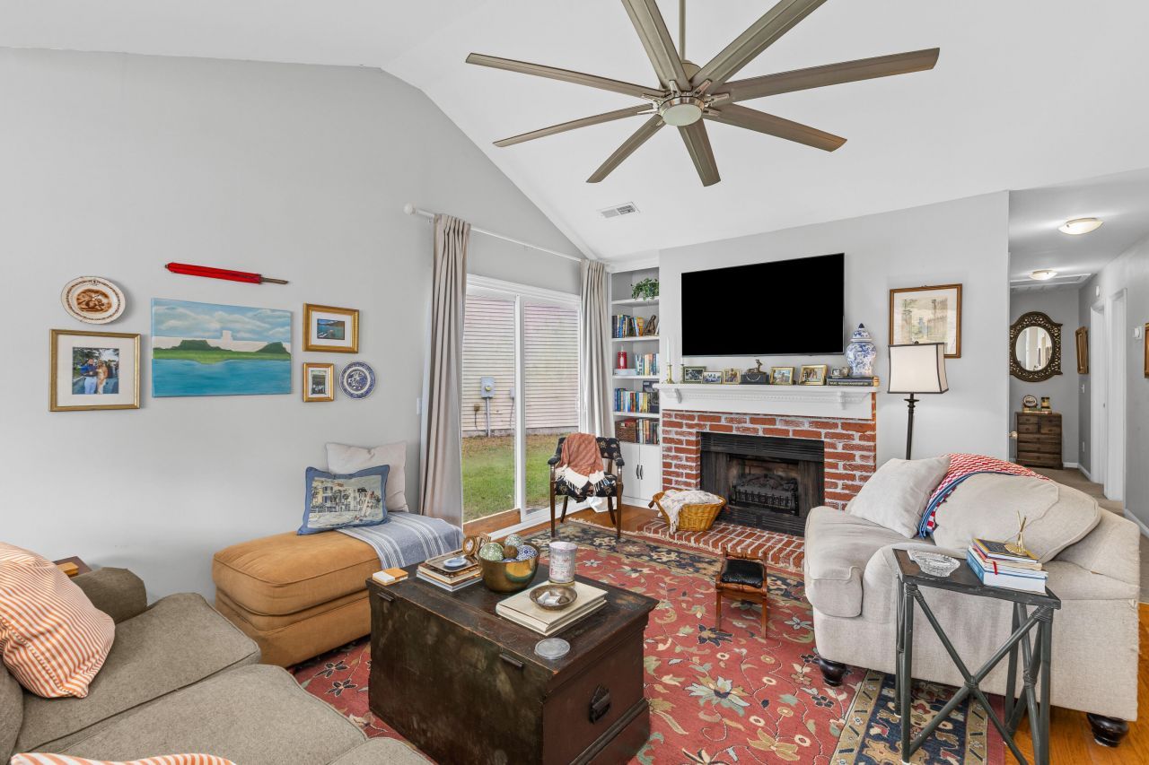 140 Alston Circle Photo 5