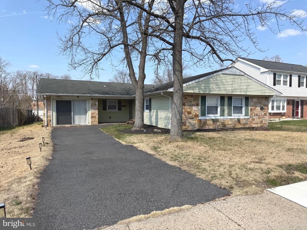 15 Hampton Lane, Willingboro, NJ 08046 Main Photo