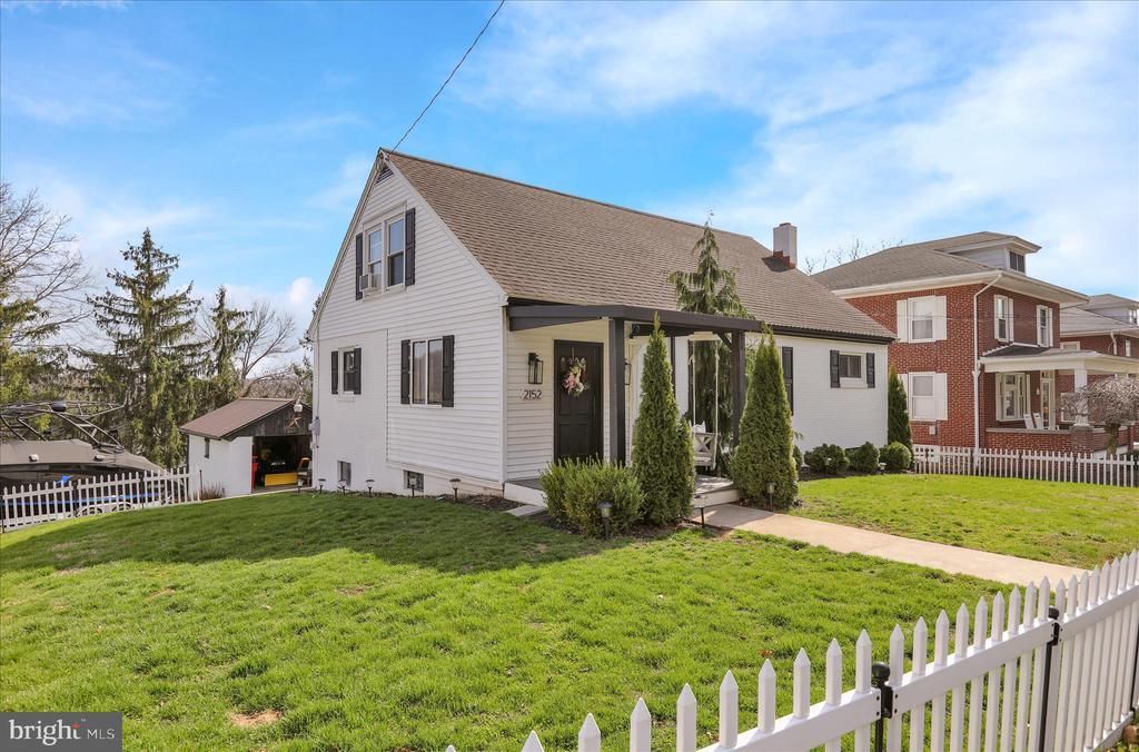 2152 OLD LANCASTER PIKE, REINHOLDS, PA 17569