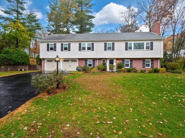 29 Pilgrim Dr, Winchester, MA 01890