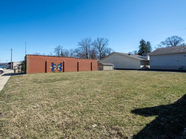 317 E LAKE STREET, Silver Lake, WI 53170