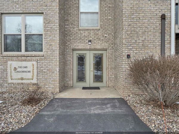 1600 RUSTIC OAKS COURT, Unit #28, Green Bay, WI 54301