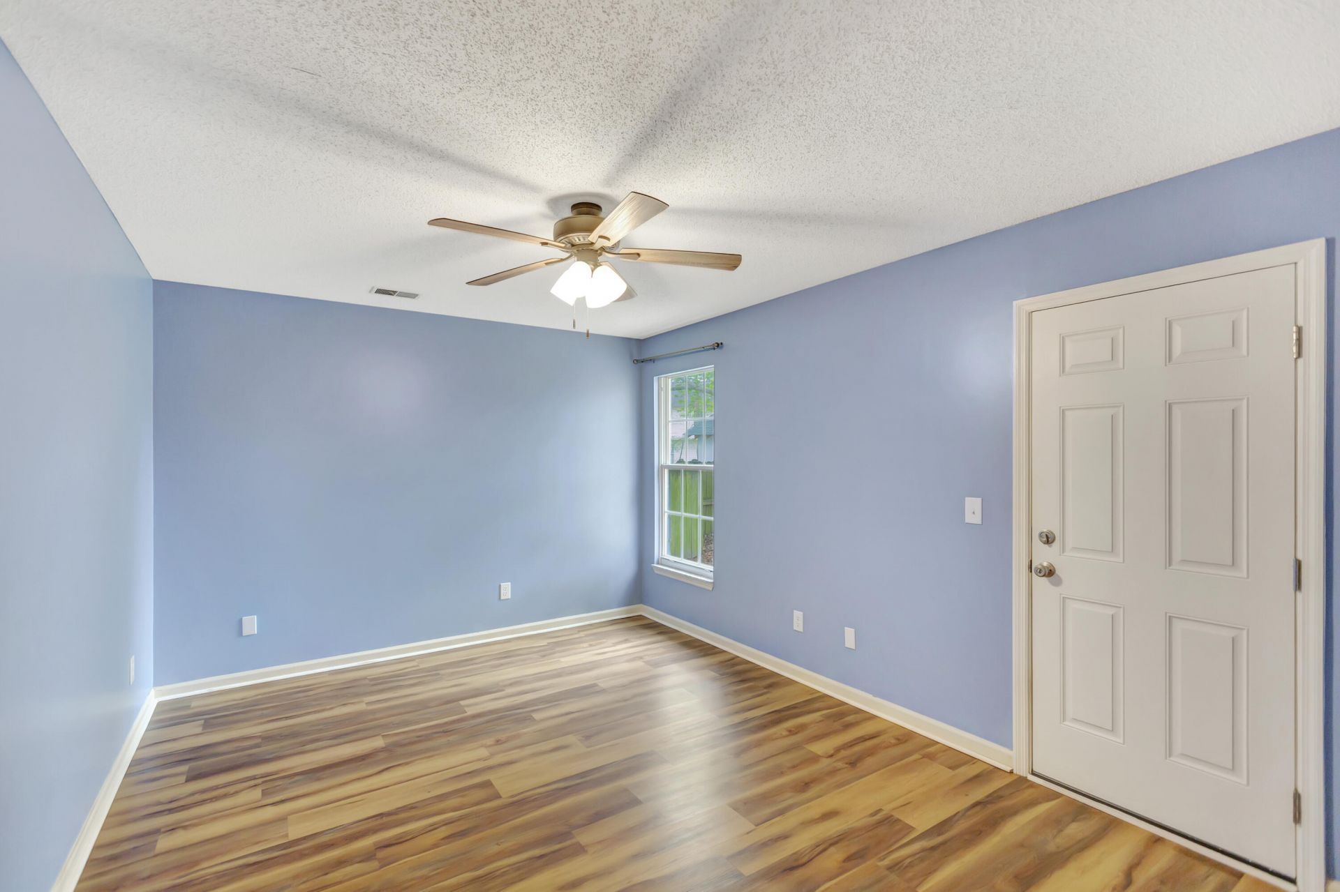 207 Lynton Court Photo 12