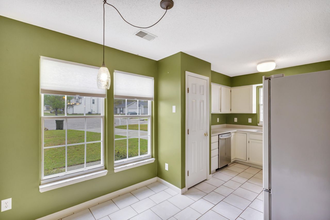 207 Lynton Court Photo 14