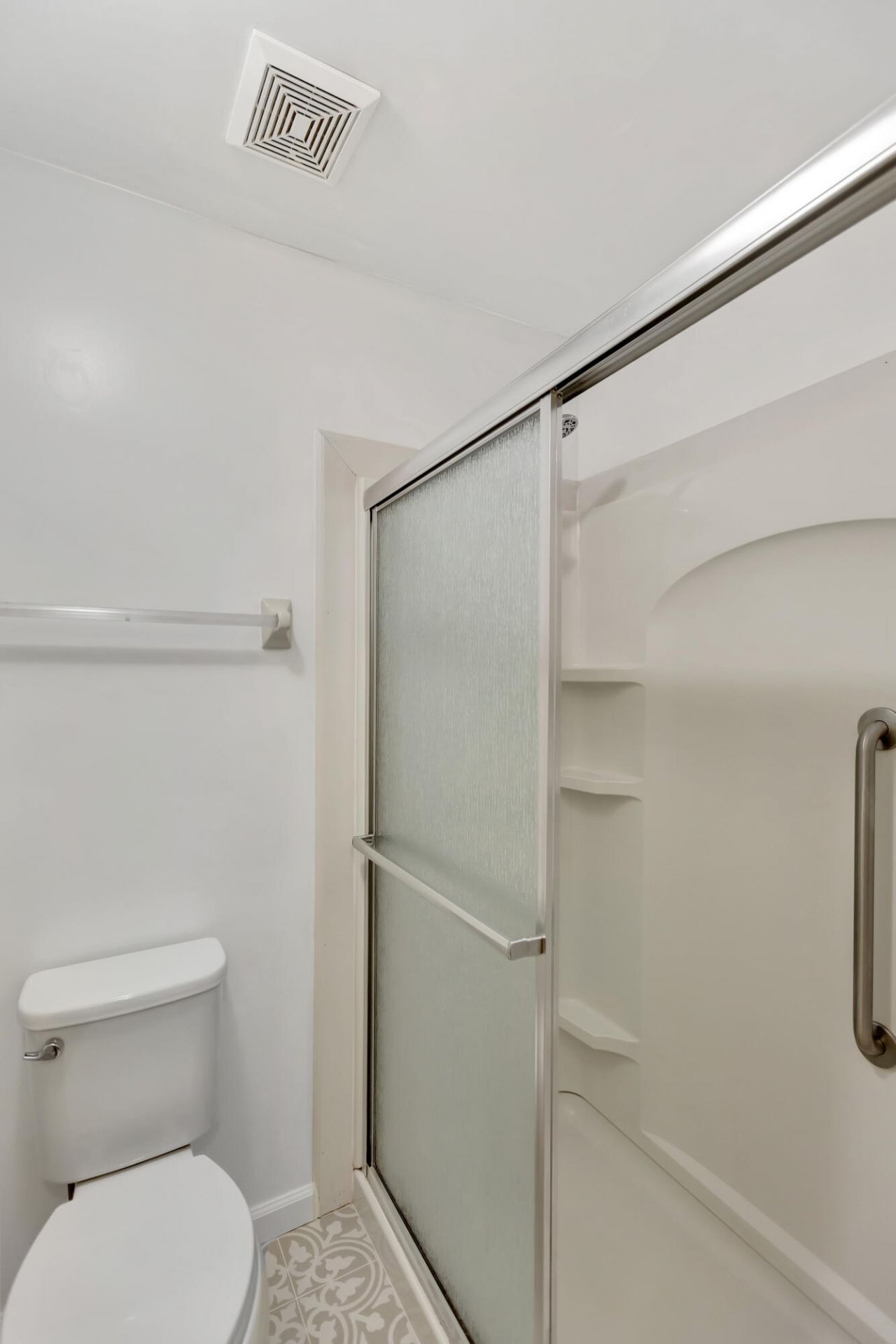 207 Lynton Court Photo 15