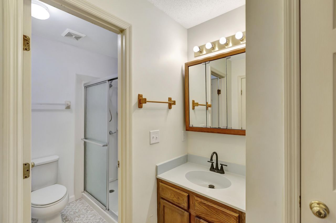 207 Lynton Court Photo 20