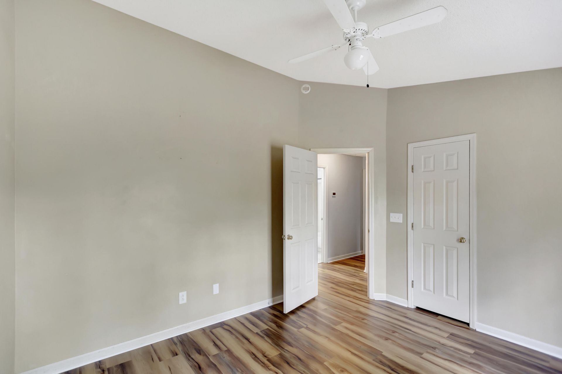 207 Lynton Court Photo 20