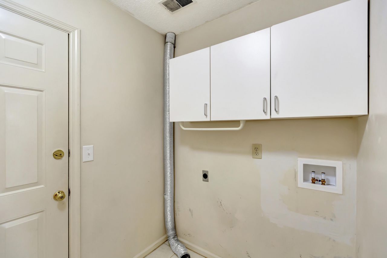 207 Lynton Court Photo 29