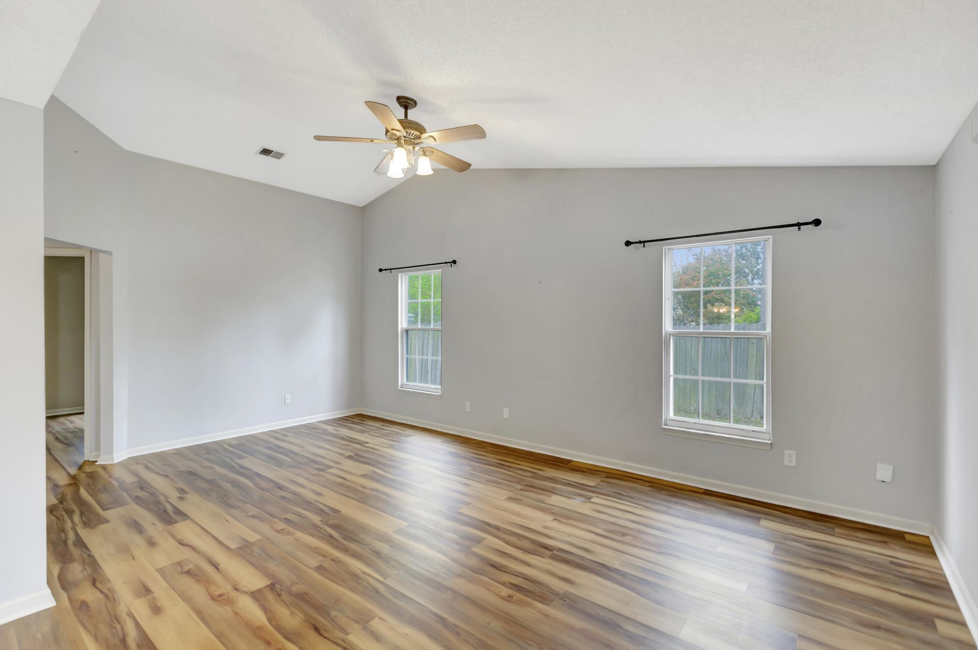 207 Lynton Court Photo 4