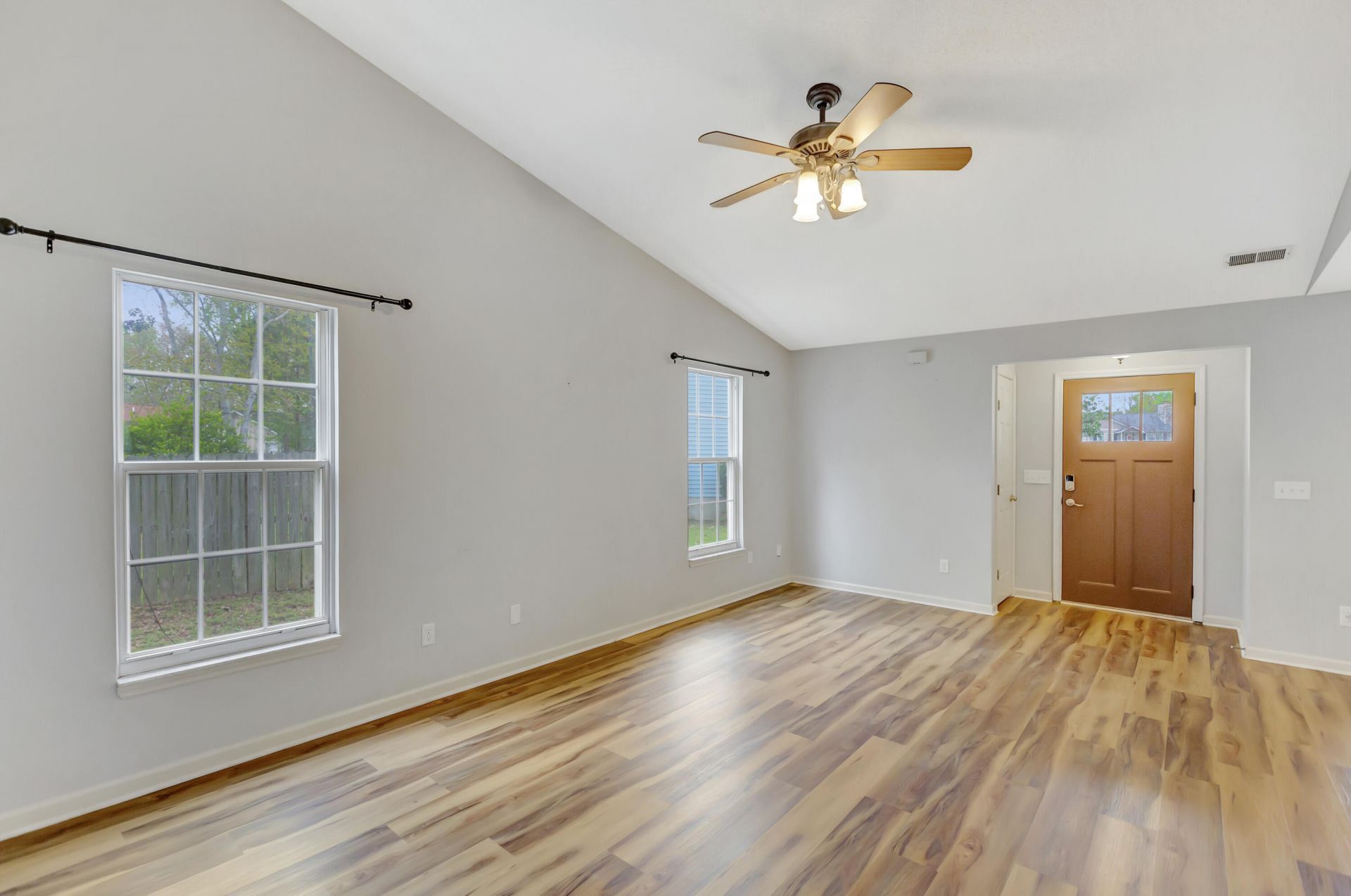 207 Lynton Court Photo 5