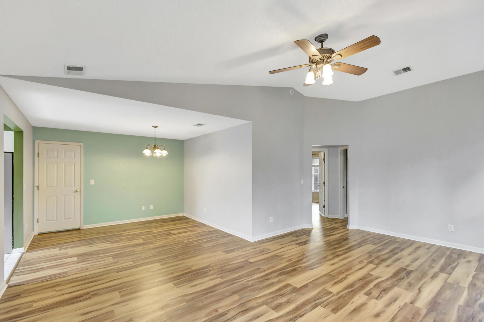 207 Lynton Court Photo 6