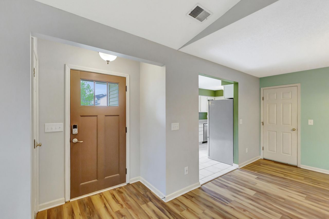 207 Lynton Court Photo 9