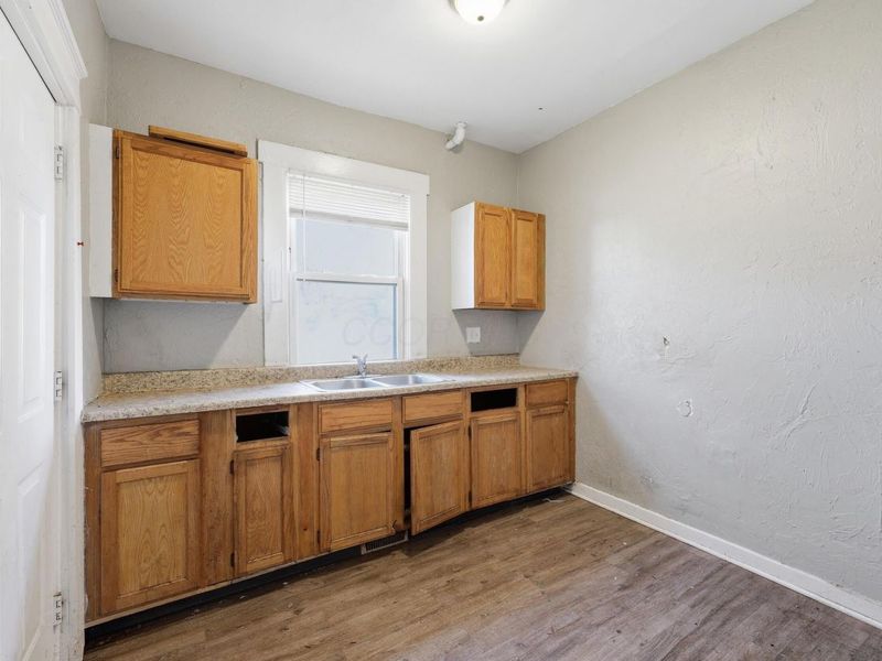 463 N Champion Avenue, Columbus, OH 43203 Photo 8