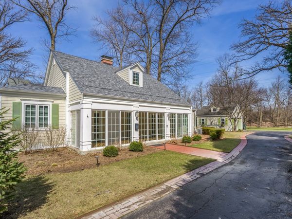 901 E Glenwood Road, Glenview, IL 60025