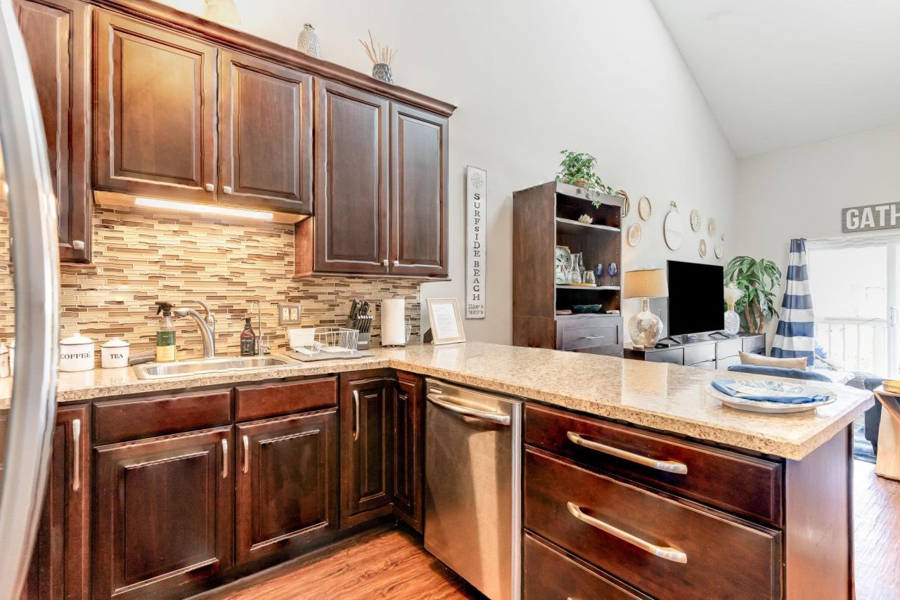 1860 Auburn Ln. Photo 19