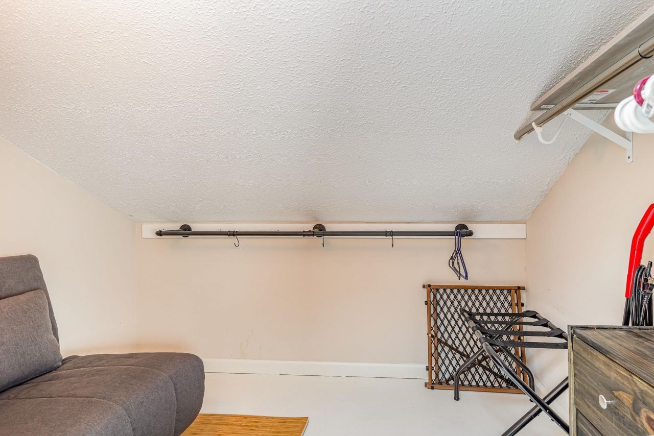 1860 Auburn Ln. Photo 31