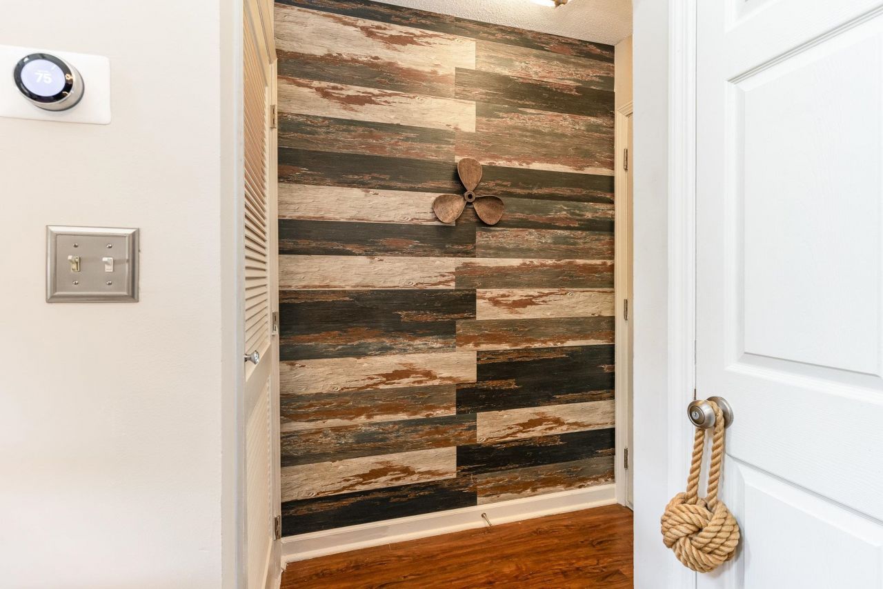 1860 Auburn Ln. Photo 6