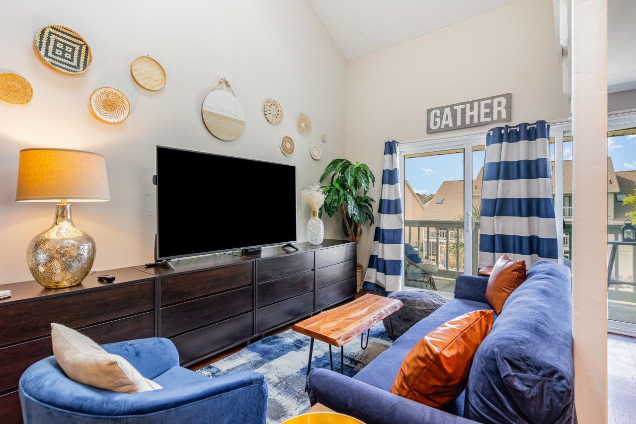 1860 Auburn Ln. Photo 8